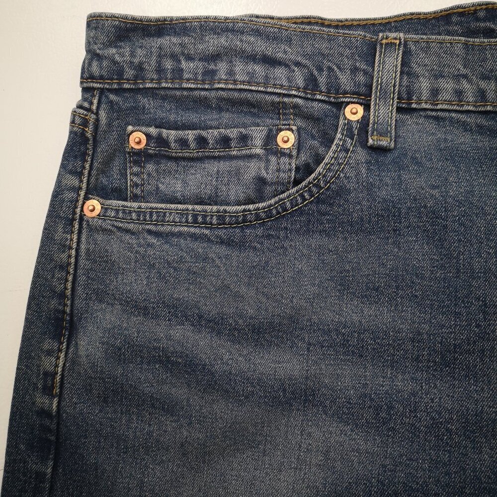 Levi's 505 Men's Size 36/30 Medium Wash Zipper & Button Closure Jeans - Picture 7 of 14